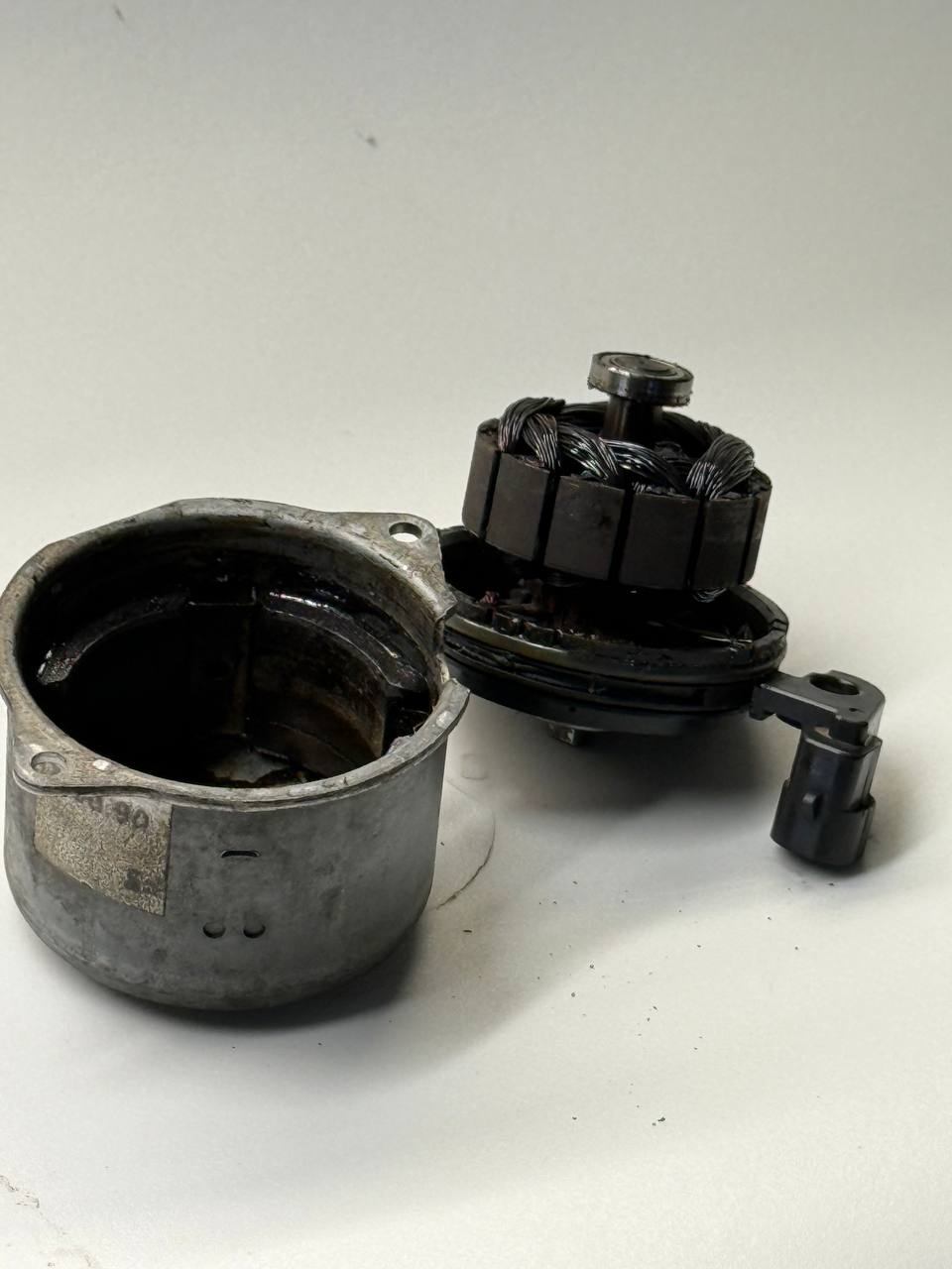 Насос Selespeed: Оригінал Marelli (4 щітки) проти Китаю (2 щітки). Чому економія вбиває робота?