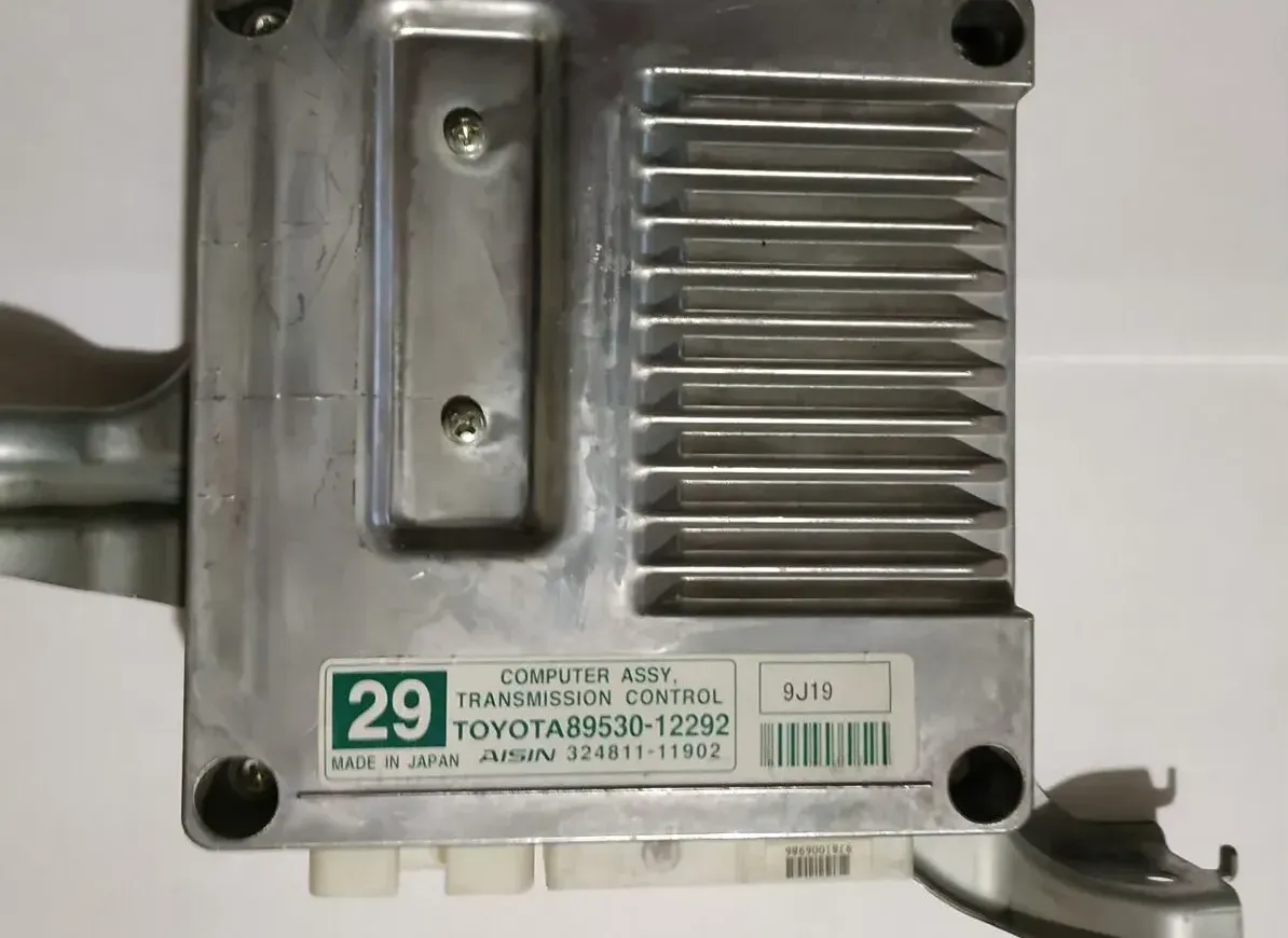 Блок керування Toyota MMT: Чому не можна ставити ЕБУ від Auris на Corolla?