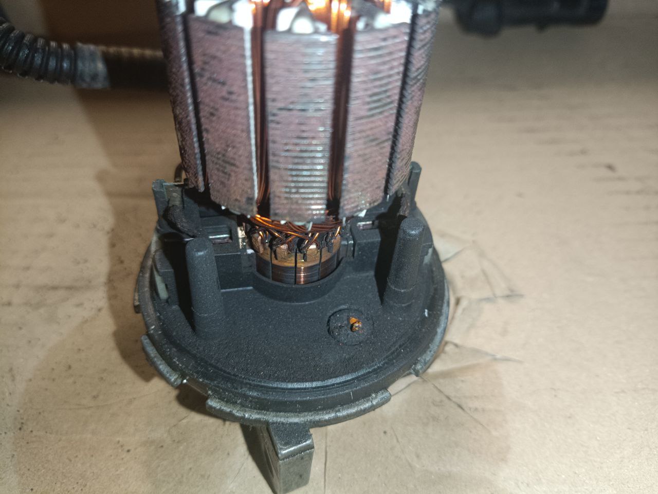 Ремонт мотора насоса Selespeed: Тиск 52 бар, знос щіток, згорання ротора та гідравлічний перекос